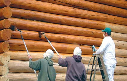 Аквалаки успешно применяют для обработки деревянных фасадов.