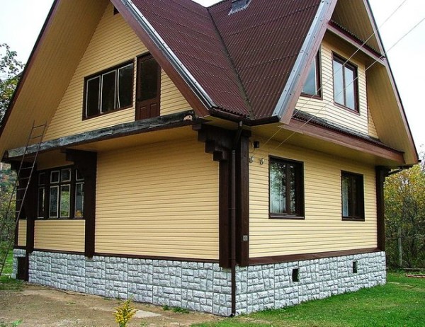 Дом с отделанным фасадом