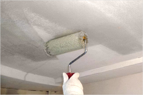 Как покрасить побеленный потолок водоэмульсионной краской валиком
