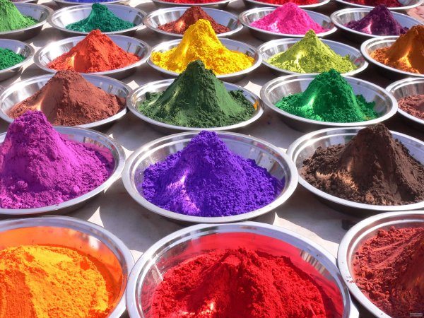 Красители для полимеров могут быть самых разных цветов и оттенков.