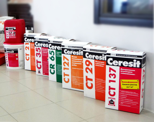 На фото показаны модифицированные сухие смеси от компании Ceresit.