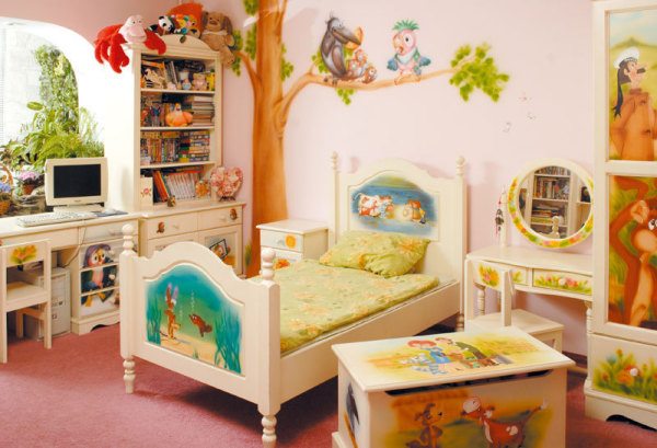 Найдите, чем покрасить деревянную детскую кроватку, и ваш малыш будет рад и счастлив.