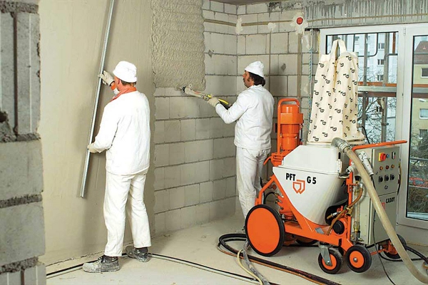 Оштукатуривание пеноблочных стен имеет свои особенности.