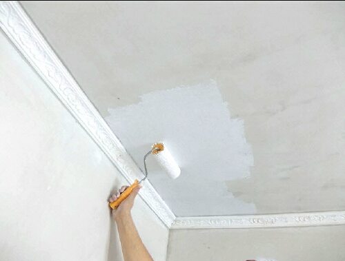 Особенно при работе с потолком, водоэмульсия может оказаться «везде»