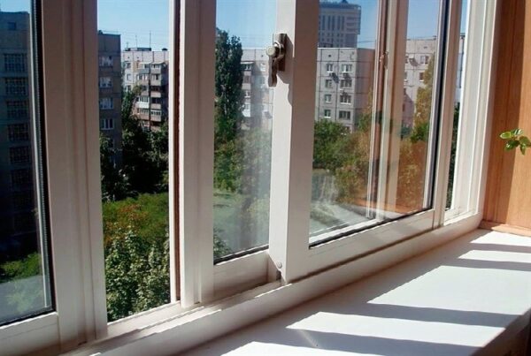 Полутеплое остекление балкона