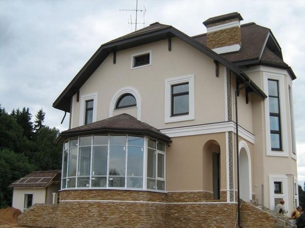 Отделанный фасад дома