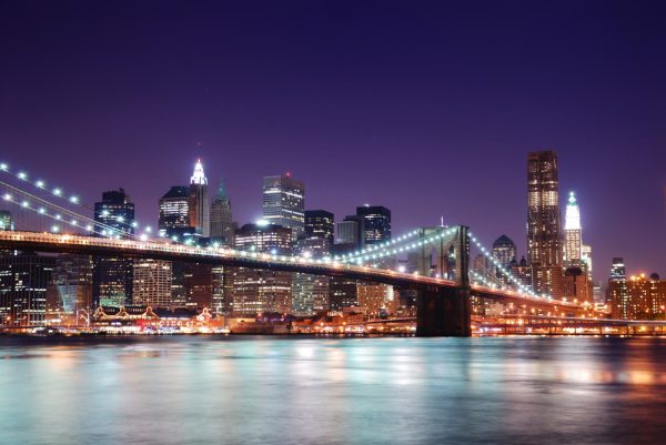 Показанная на фото, панорама ночного Нью-Йорка хорошо подойдет для отделки ресторана или офисного помещения.