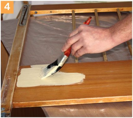 Применение непрозрачной эмали для восстановления деревянной мебели