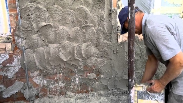 Выравнивание стен цементно-песчаной смесью